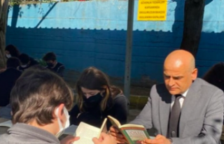 Alanya'da kitap okuma etkinliği