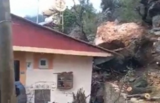 Alanya’da dev kaya parçası evin üzerine düştü