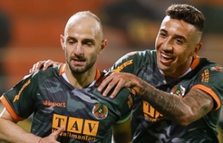 Alanyaspor, Efecan'ın sözleşmesini 3 yıl...