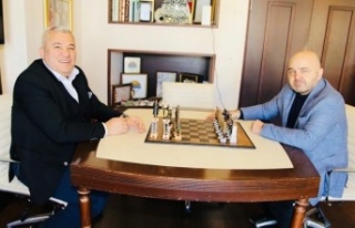 ALTSO Başkanı Şahin’i duygulandıran hediye