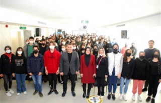 Başkan Yücel etüt merkezinde öğrencilerle buluştu