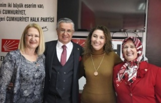 CHP’ye geçen Kemer Belediye Başkanı Topaloğlu,...