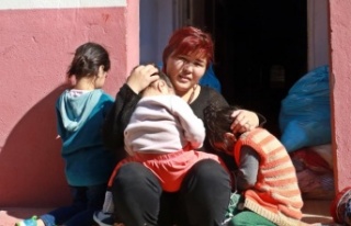 Eşinden şiddet gören Kırgız kadın, 3 çocuğuyla...