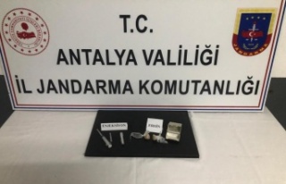Jandarma ekiplerinin şüphelendiği 2 kişinin üzerinde...
