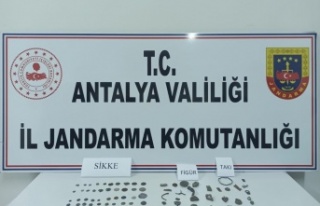 Jandarma yolcunun üzerinde tabanca ve uyuşturucu...