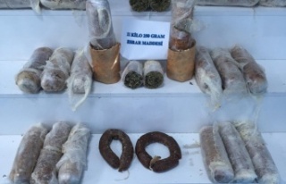 Kavurma arasında 11 kilo esrar ele geçirildi