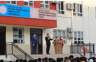 Kaymakam Ürkmezer'den öğrencilere ziyaret