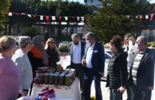 Kemer'de üreten ev hanımları etkinliği