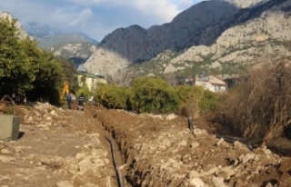 Kemer Kuzdere’de içme suyu hattı çalışması