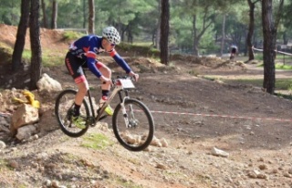 Kepez’de pedallar 120 dakika yarıştı