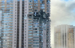 Kiev'de binaya bomba düştü