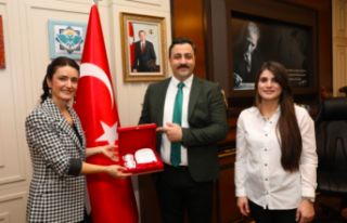 Kızılay heyeti Rektör Kalan'ı ziyaret etti