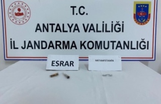Kontrol noktasında durdurulan araçta uyuşturucu...