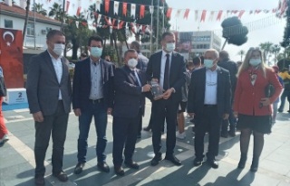 Koşuda dereceye girenlere CHP'den Nutuk kitabı