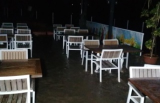 Manavgat Şelalesi'ndeki tesisler su altında...