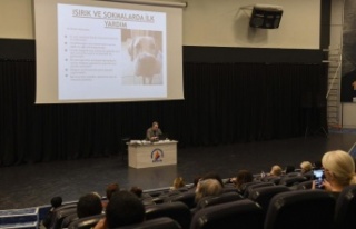 Muratpaşa Belediyesinden yerel hayvan koruma görevlisi...