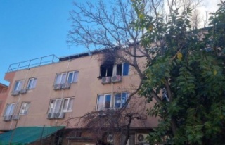 Otel lojmanında çıkan yangında alevlerin arasında...