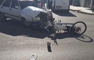 Otomobil ile motosiklet çarpıştı: 1 yaralı