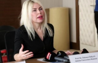 Rektör Özkan kanserde erken tanıya dikkat çekti