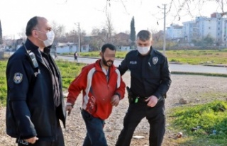 Üst geçit asansör kabininden demir çalarken yakalandı,...