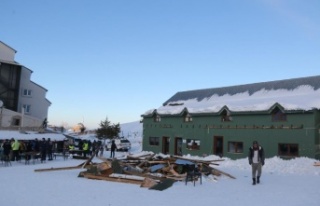 Veranda çökmesi sonucu 8 kişinin yaralandığı...