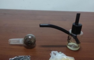 Yakalanan hırsızlık şüphelisinin üzerinden uyuşturucu...