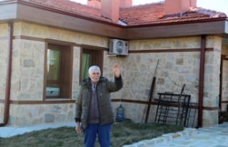 Yanan evi 21 günde yeniden inşa edilen 80 yaşındaki...