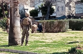 Açığa alınan özel harekat polisinin silahlı...
