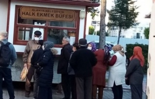 Alanya'da halk ekmekte poşet ücretli oldu