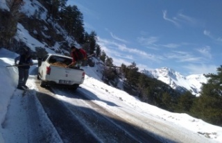 Alanya Taşatan Yolu’nda  tuzlama çalışması...