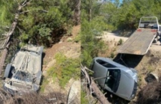 Alanya’da feci kaza! Otomobil bahçeye uçtu