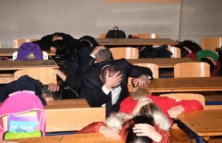 Antalya'da deprem anı ve tahliye tatbikatı