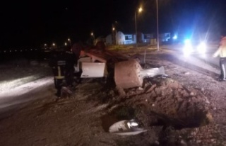 Antalya'da kaza sonrası sıkışan sürücüyü...