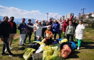 Antalya'da Rus ve Ukraynalılar birlikte çöp...