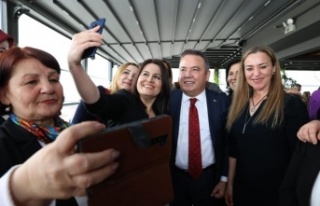 Başkan Böcek, Antalyalı kadın muhtarlarla buluştu