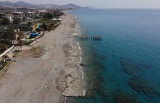 Deniz suyu çekildi Alanya sahillerinde su altında...