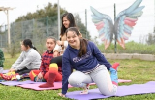 Down sendromlu çocuklara yoga kursu