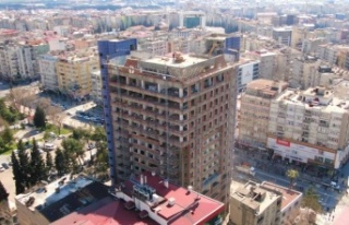 Dünyanın en saçma binasının yüzde otuzu yıkıldı