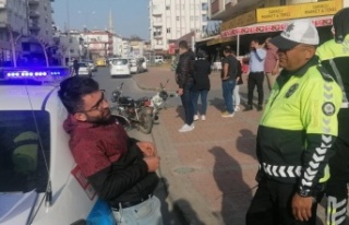 Hurdaya ayrılan motosiklet ile kaza izlerken yakalandı,...