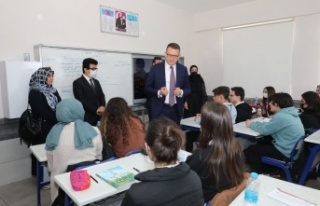 Kaymakam Ürkmezer'den okul ziyareti