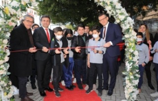 Kaymakam Ürkmezer kütüphane açılışına katıldı