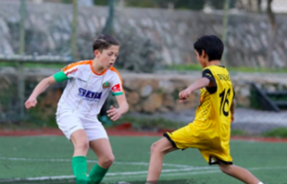 Turnuvanın şampiyonu Alanyasporlu minikler oldu