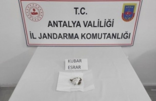 Yolcu otobüsünde esrar taşıyan şahıs, kimlik...