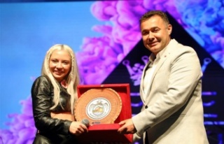 Alanya 23 Nisan çoşkusunu Ece Seçkin ile yaşadı