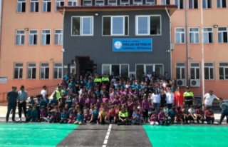 Alanya'da jandarma ekipleri okullarda seminerlere...