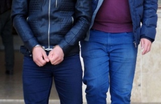 Alanya'da yasadışı bahis oynatan şüpheliler...