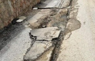 Alanya’da internetçiler yolları köstebek yuvasına...