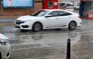 Alanya’da yağmur yerini doluya bıraktı, yollar...