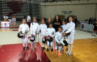 Alanyaspor Eskrim takımı madalyalar ile döndü