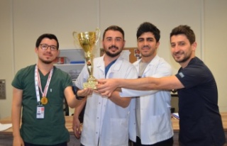 ALKÜ'lü doktorlar futbol turnuvasında birinci...